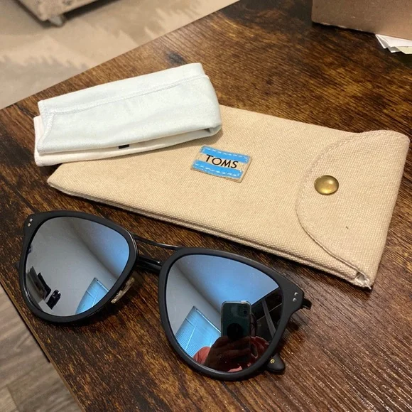 Toms | Accessories | Toms Sunglasses | Poshmark display picture 2
